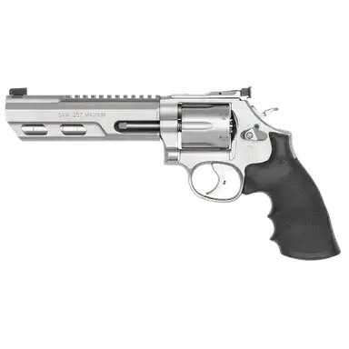 smith and wesson 686 competitor revolver linke seite mit lauf nach rechts vor weißem hintergrund