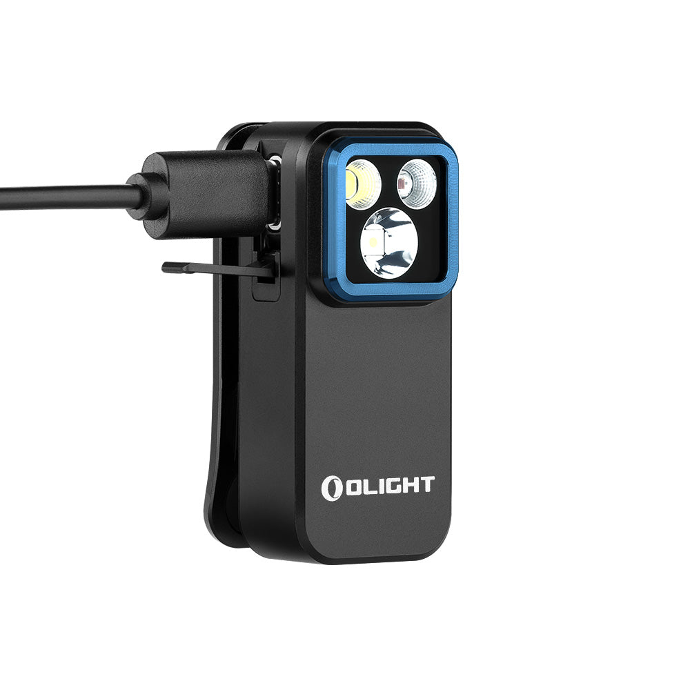 Olight Oclip Pro mit angeschlossenem USB-C-Ladekabel