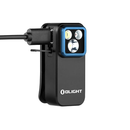 Olight Oclip Pro mit angeschlossenem USB-C-Ladekabel
