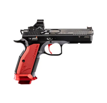 Seitenansicht der Sportpistole CZ Shadow 2 HS 508T Combo Red mit montiertem Holosun Red-Dot-Visier, roten Aluminium-Griffschalen und rotem Magwell.