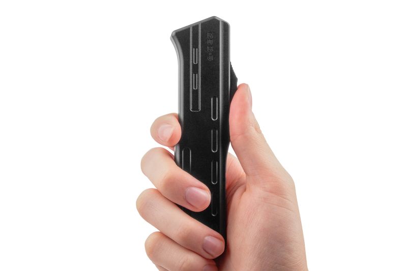 GSG-9 Rescue Tool RT1 Rettungswerkzeug: Werkzeug liegt geschlossen in der Hand