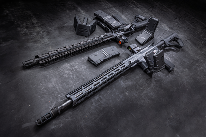 HERA Arms H1CF GEN.3 TRIO STAR Coupler Set: Draufsicht mit zwei AR15-Gewehren und H1CF-Magazinen