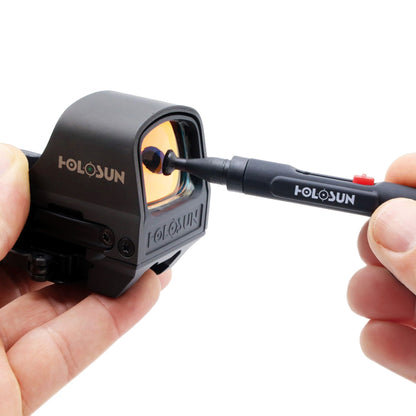 Holosun HS-LENS-CLEANING-PEN: Carbon-Soft-Pad reinigt die Linse eines Holosun Rotpunktvisiers