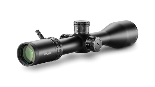 Hawke Vantage HD 34 FFP 5-25x56 SF Mil Pro II: Seitenansicht von rechts mit arretierbarer Seitenverstellung und Zoomhebel