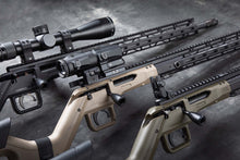 HERA H6K Repetiergewehr GEN2: alle drei Farbvarianten Schwarz, Sandfarben und Olivgrün mit montierten Optiken