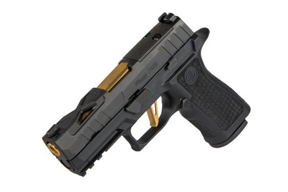 SIG Sauer P320 XCarry Spectre Schwarz 9mm Luger, Detailansicht Nitron-Schlitten und Optic-Ready-Visierplatte vor weißem Hintergrund