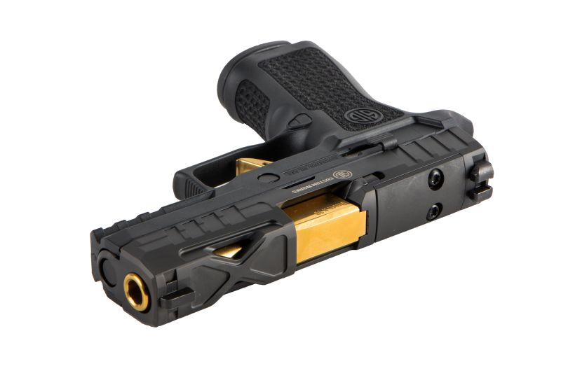 SIG Sauer P320 XCarry Spectre Schwarz 9mm Luger, Gesamtansicht mit Lieferumfang vor weißem Hintergrund