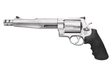 Smith & Wesson Revolver 500 Hunter in Edelstahl mit Performance-Center-Gravur, linke Seitenansicht mit Kompensator und schwarzen Synthetik-Griffschalen