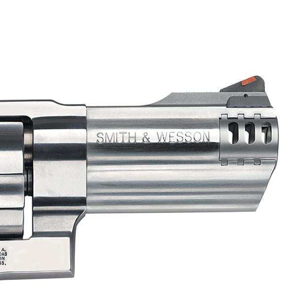 Smith & Wesson Revolver 500, 4" (Kompensator), Detailansicht des Laufs mit Kompensator und rotem Rampenkorn