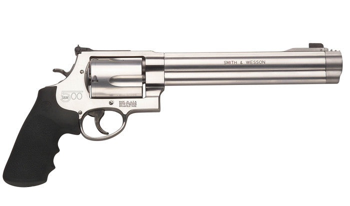Smith & Wesson Revolver 500, 8 3/8 Zoll (Stainless), rechte Seitenansicht mit schwarzen Synthetik-Griffschalen vor weißem Hintergrund