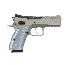 CZ Shadow II Compact OR Titan Silver als rechte Seitenansicht auf hellem Hintergrund.
