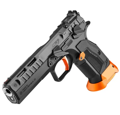 CZ TS 3 Orange 9mm IPSC-Sportpistole, linke Seitenansicht schräg von oben mit G10-Griffschalen vor weißem Hintergrund