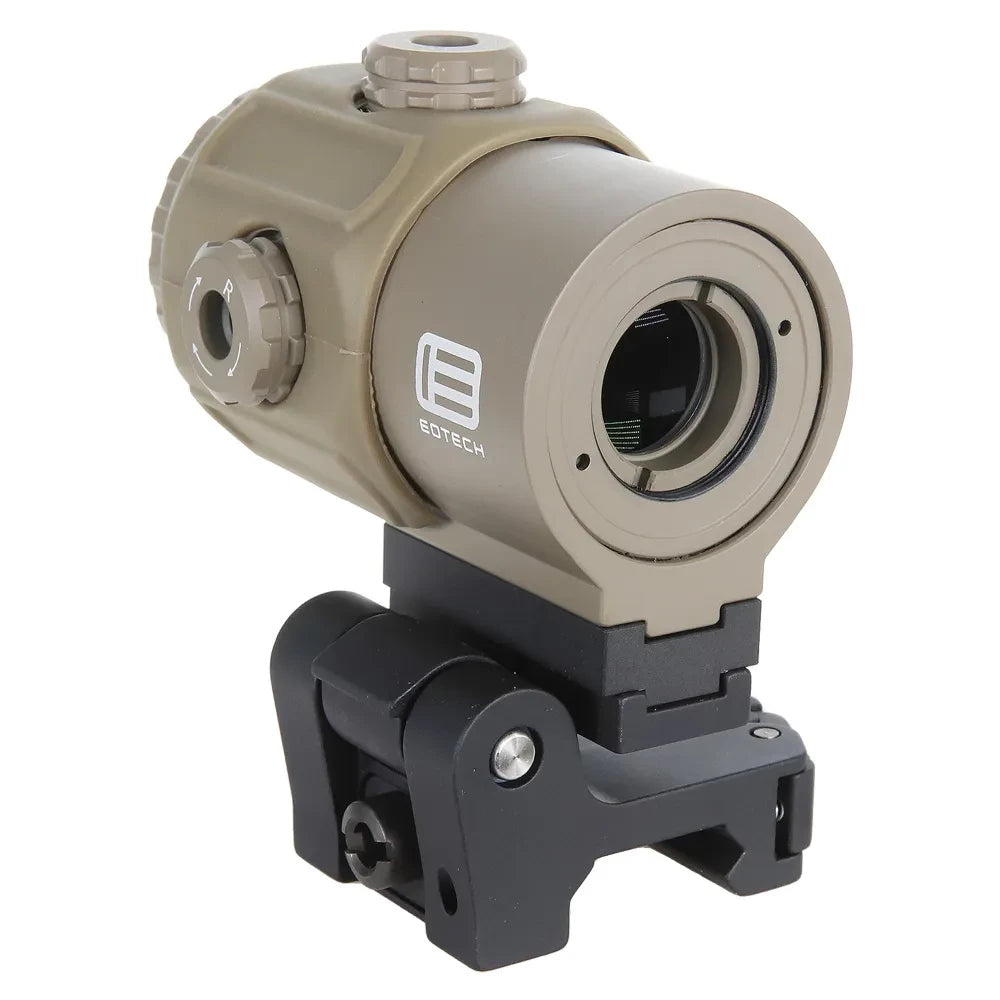 EOTECH G43.STS Magnifier in TAN, linke Seitenansicht vor weißem Hintergrund