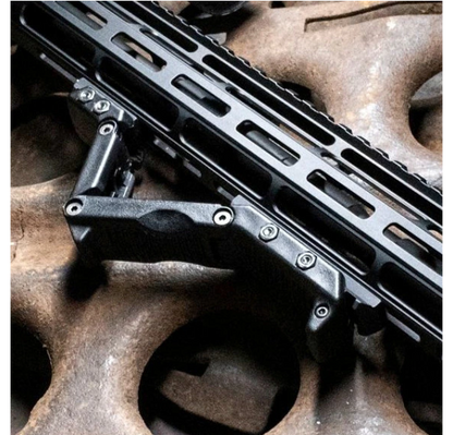 Frontgriff HFGA Hera Arms montiert an Picatinny-Schiene, Anwendungsansicht