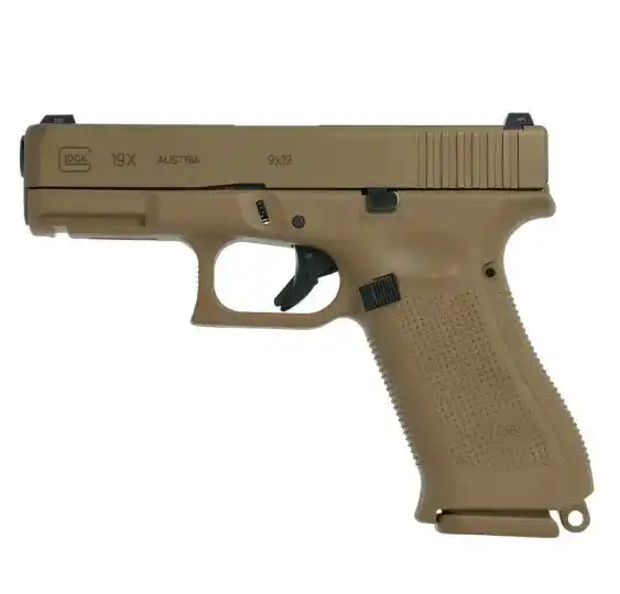 glock 19x 9mm pistole im coyote-tan finish, rechte seitenansicht vor weißem hintergrund