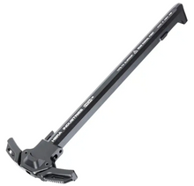 Hera Arms Spannhebel Charging Handle für AR15/M4 in Schwarz, Draufsicht vor weißem Hintergrund