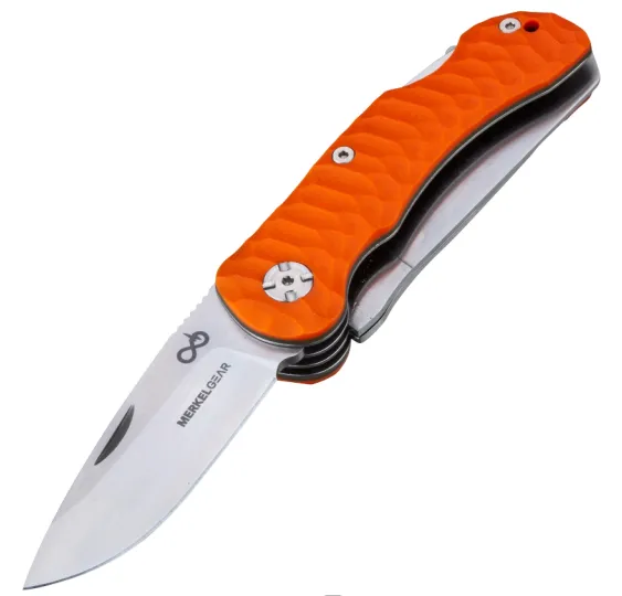 Merkel Gear Klappmesser Keiler Tool G10 mit signalorangem G10-Griff und geöffneter Drop-Point-Klinge auf weißem Hintergrund.