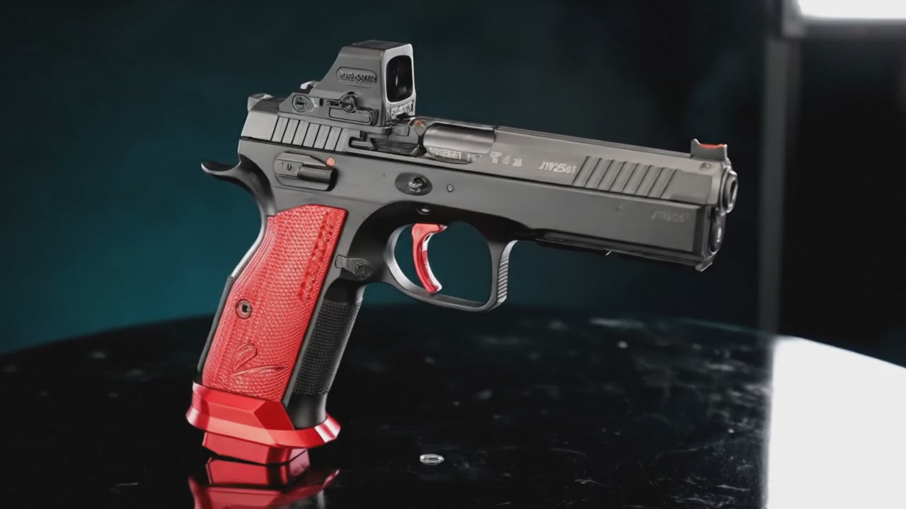 Video laden: Rotierende 360 Grad Nahaufnahme der CZ Shadow 2 mit Red Dot Visier und roten Griffschalen