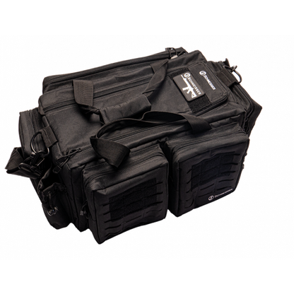 Schwarzer Schmeisser Range Bag aus robustem Nylon mit Tragegriffen, Schultergurt und mehreren aufgesetzten Außentaschen für Magazine und Zubehör.
