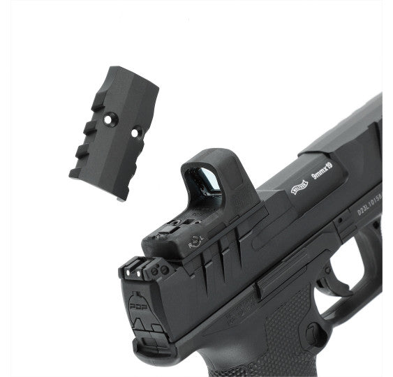 Walther PDP Compact 4" Co2 Airsoftpistole 6mm BB, mit montiertem Umarex RDS 8 Leuchtpunktvisier vor weißem Hintergrund
