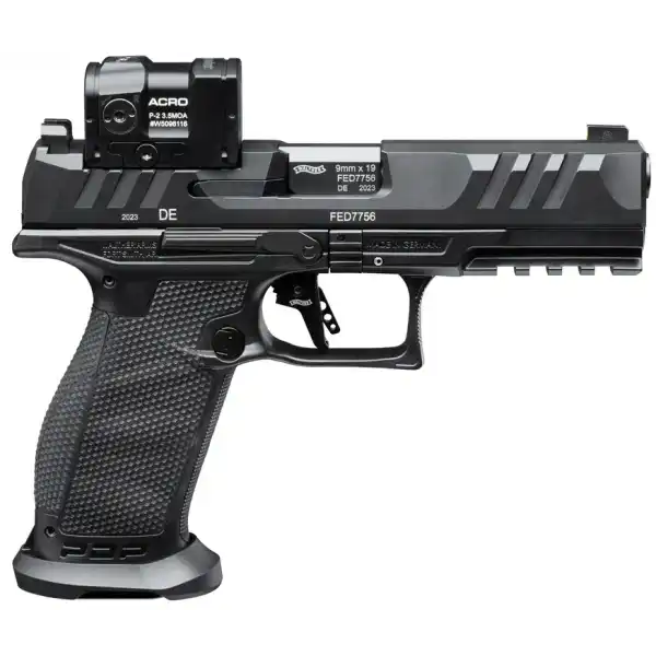 Walther PDP Full Size 4,5 Professional Acro mit montiertem Acro Rotpunktvisier, rechte Seitenansicht auf weißem Hintergrund