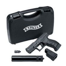Walther PPQ M2 Navy Kit 9mm P.A.K. Schreckschusspistole mit Schalldämpfer, rechte Seitenansicht vor weißem Hintergrund