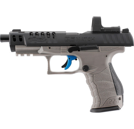 Walther Q5 Match Combo 5" CO2 Luftpistole 4,5mm Diabolo, geöffneter Lauf mit Kettenmagazin vor weißem Hintergrund